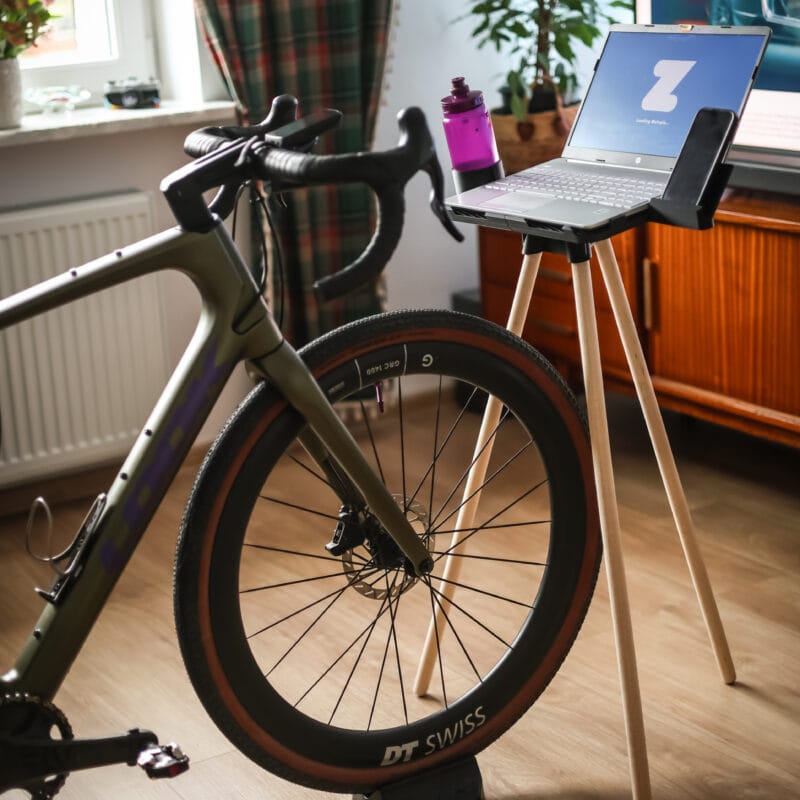 stolik do trenażera 2k26